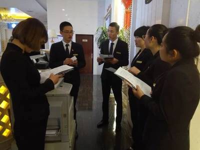 酒店管理專業(yè)學(xué)徒在崗學(xué)習(xí)階段性總結(jié)匯報(bào)會(huì)圓滿舉行